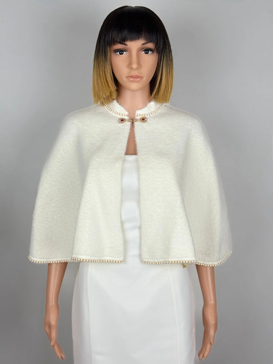 Courte cape en laine taille unique, couleur ivoire Futura Couture Toulouse