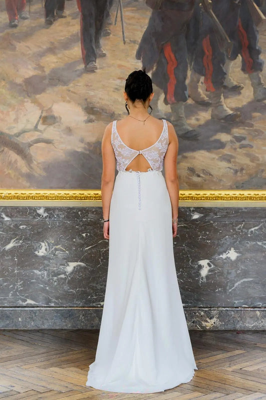 Robe de mariée décolleté travaillé et bas en mousseline de soie Futura Couture Toulouse