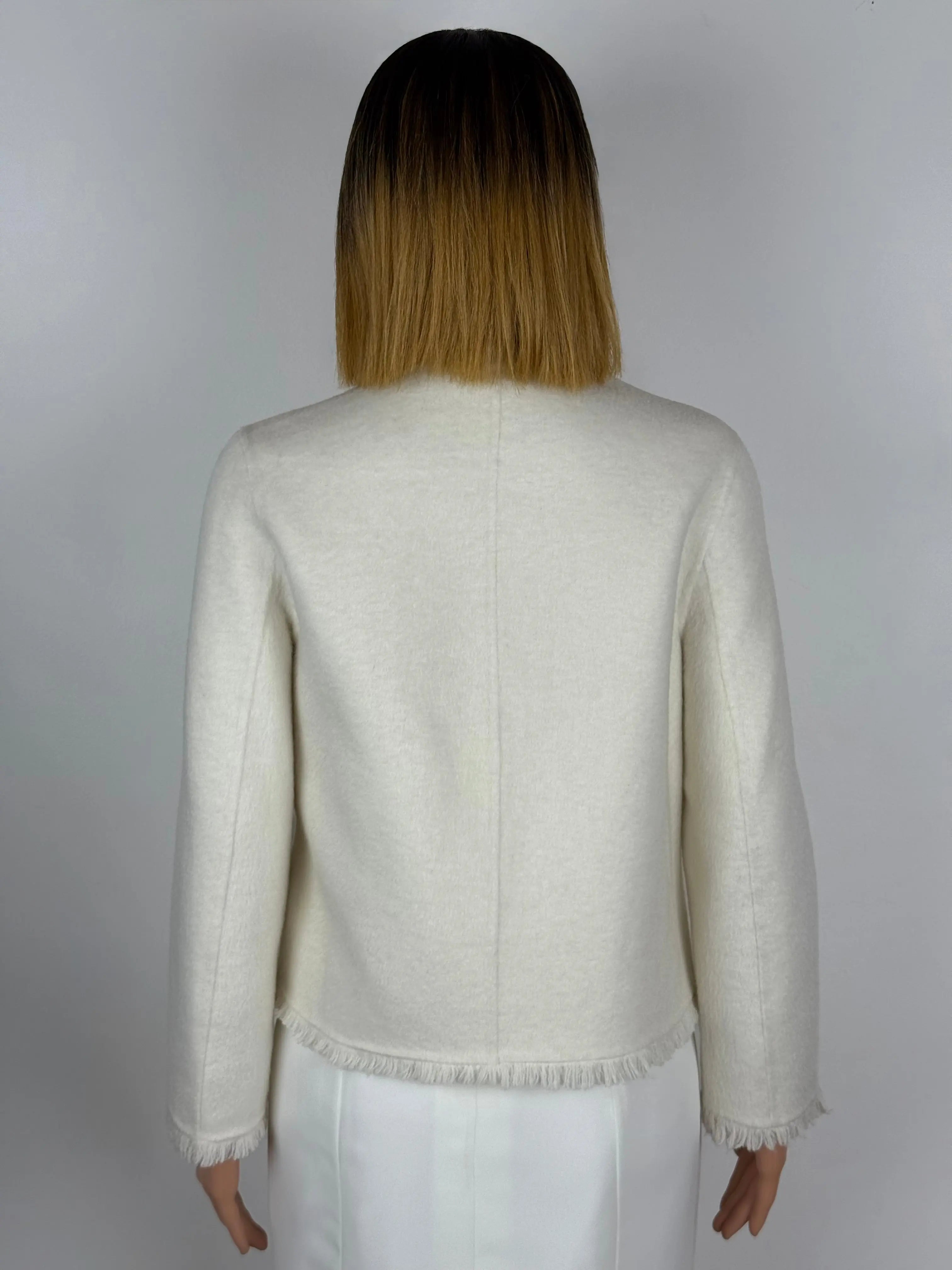 dos droit, sobre et élégant