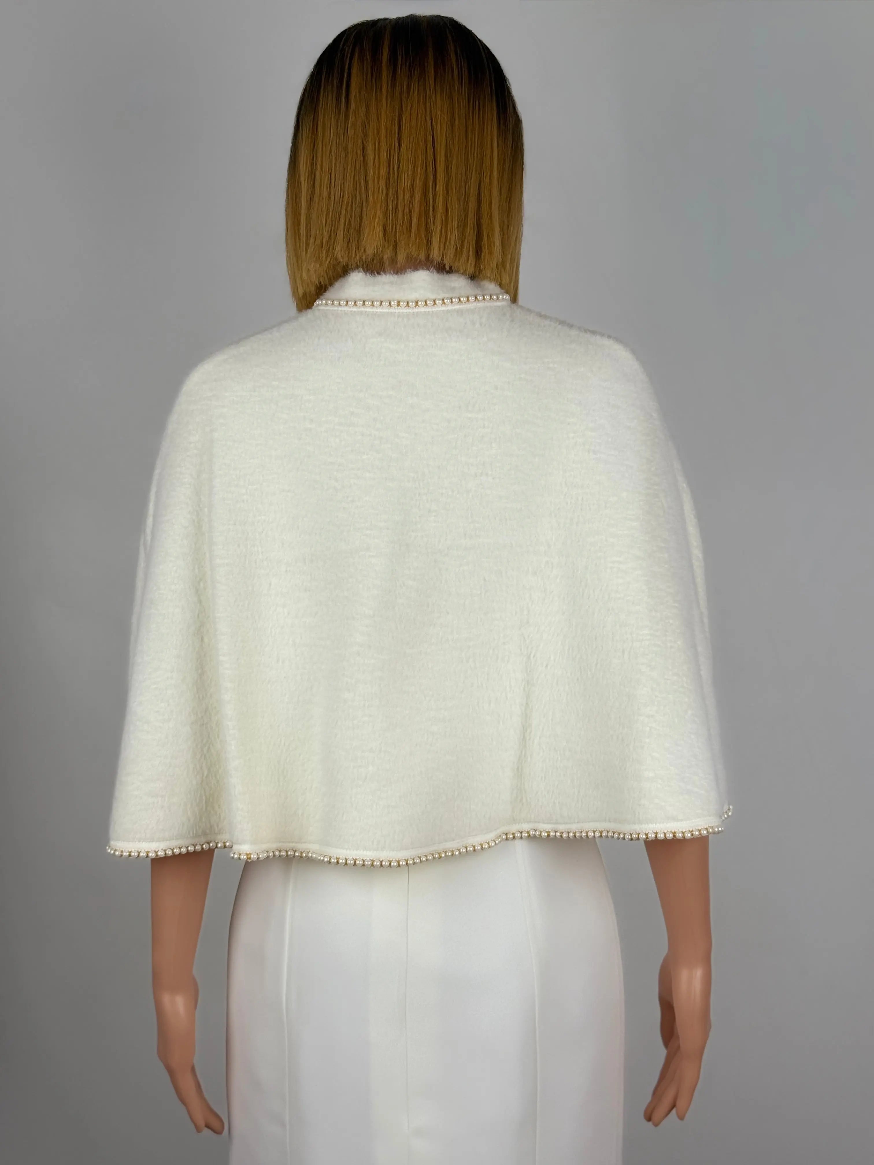 Dos de la mini cape-boléro en laine