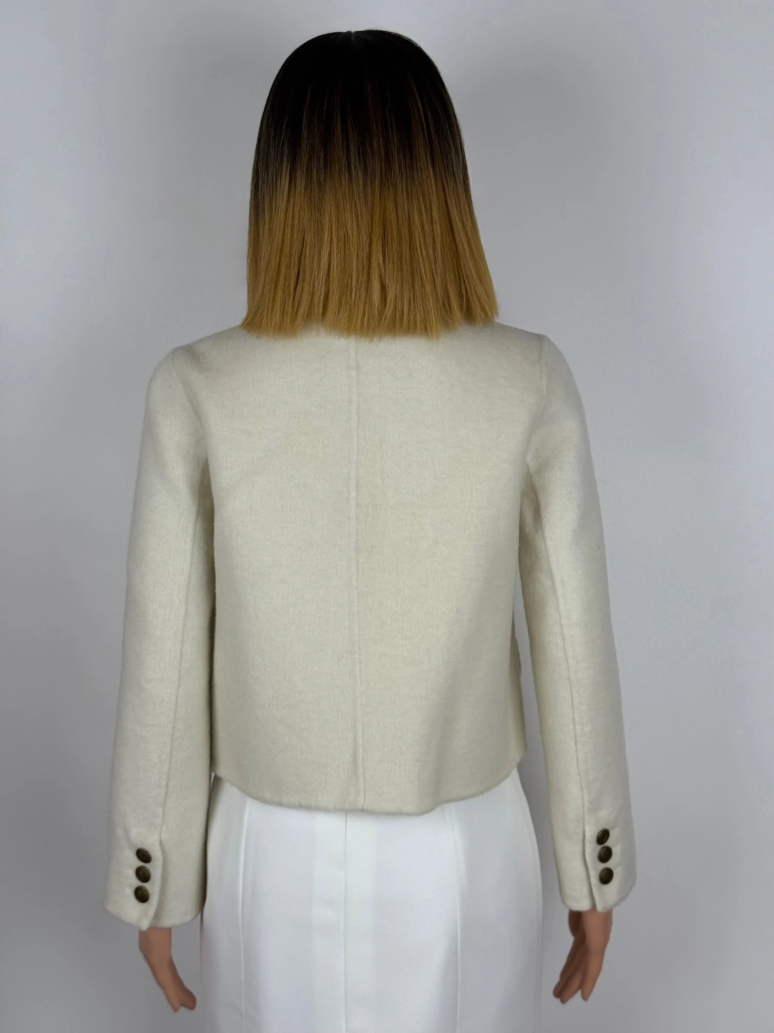 Courte veste moderne avec longue manches et fentes et boutons Futura Couture Toulouse 