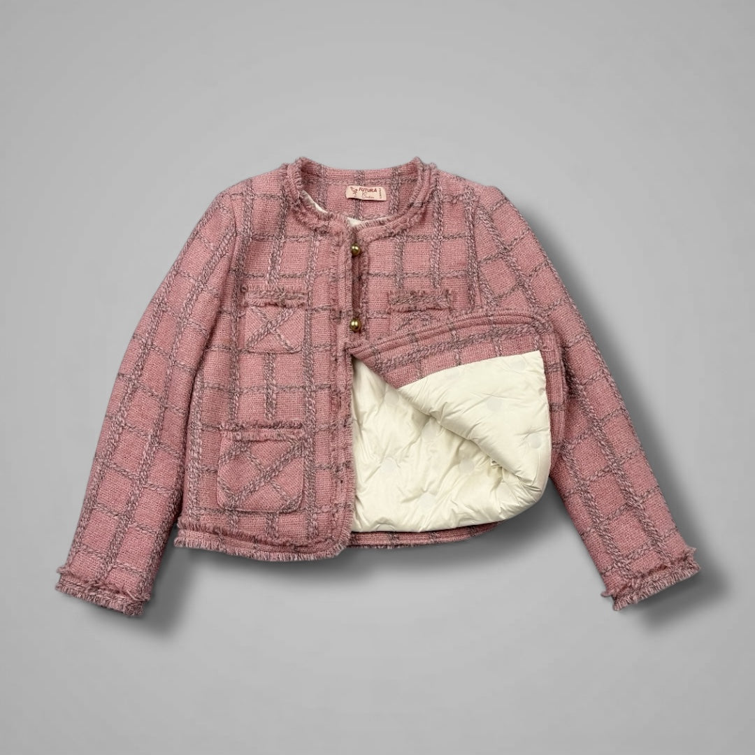 Veste en tweed rose à boutons dorés