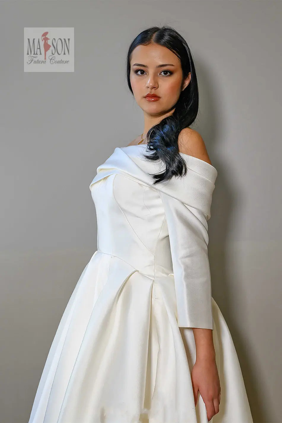 Robe de mariée longue avec manches longues Volvo Futura Couture