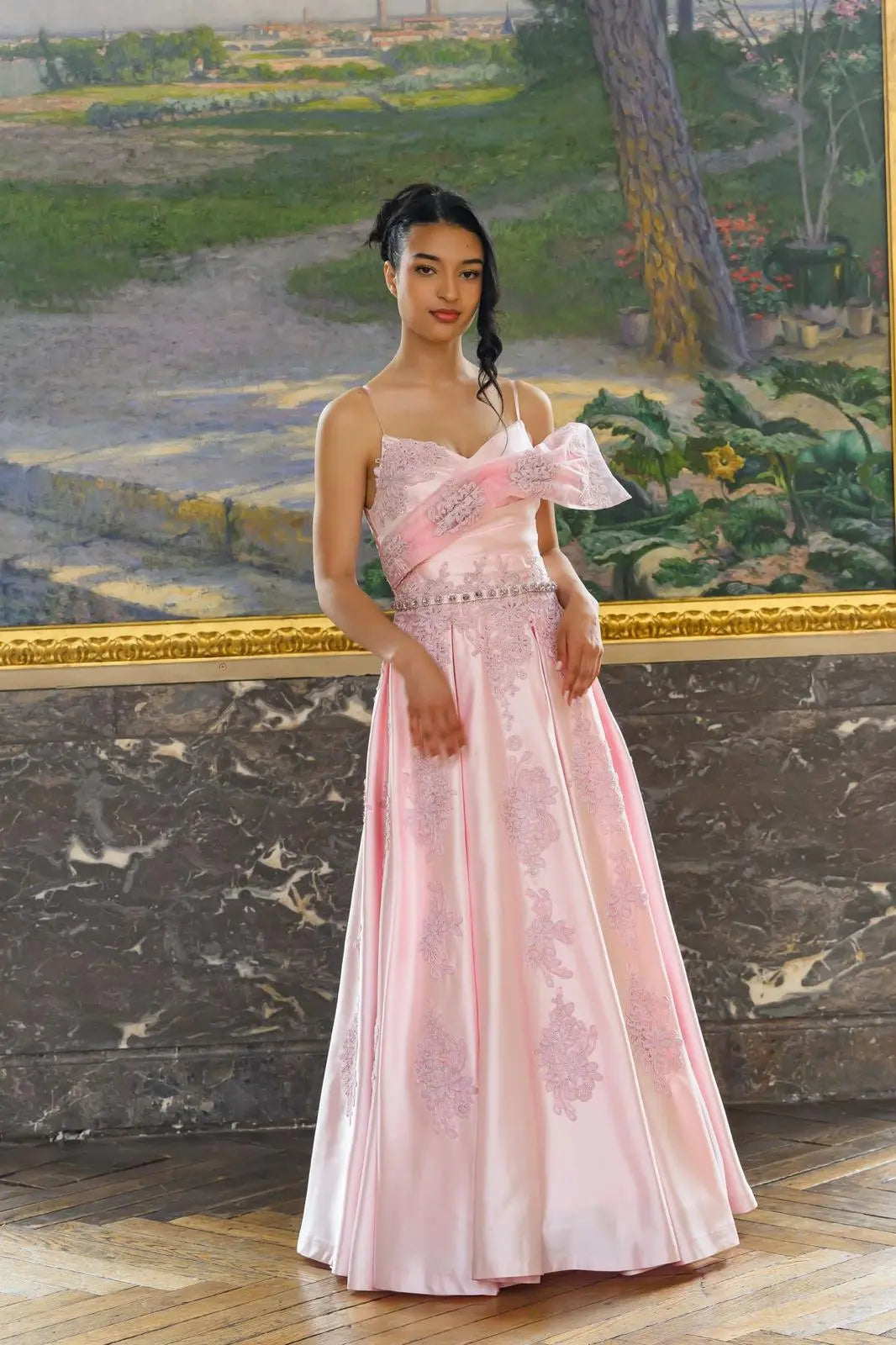 Robe de mariée longue et asymétrique Cendrillon Futura Couture
