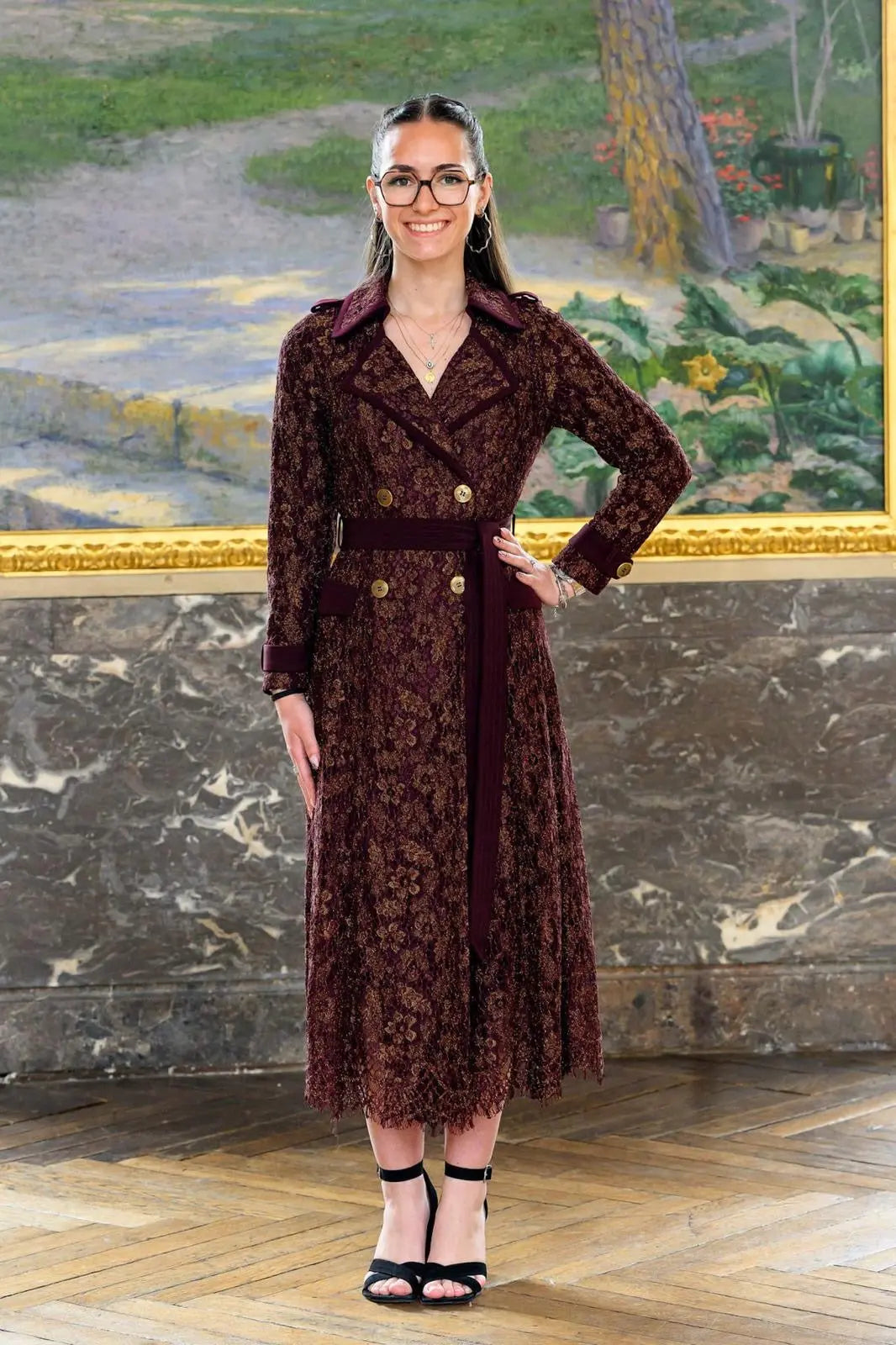 Robe  mi-longue Alberta ajusté à la taille avec une ceinture à nouer , fente fermée , Futura Couture Toulouse 