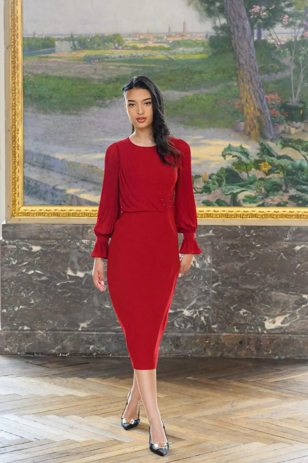 Robe droite de longueur mi-mollet, encolure rond et longues manches plissées en mousseline , vêtements de luxe Toulouse 